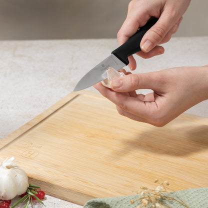 Berlinger Haus Musta Veitsisarja bambuleikkuulaudalla