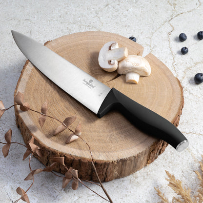 Berlinger Haus Musta Veitsisarja bambuleikkuulaudalla