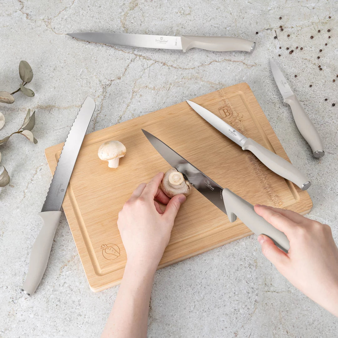 Berlinger Haus Sahara -veitsisarja bambuleikkuulaudalla